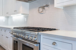 An all-white kitchen in Decatur, IL with solid surface countertops and a white backsplash that can come squared or seamless.