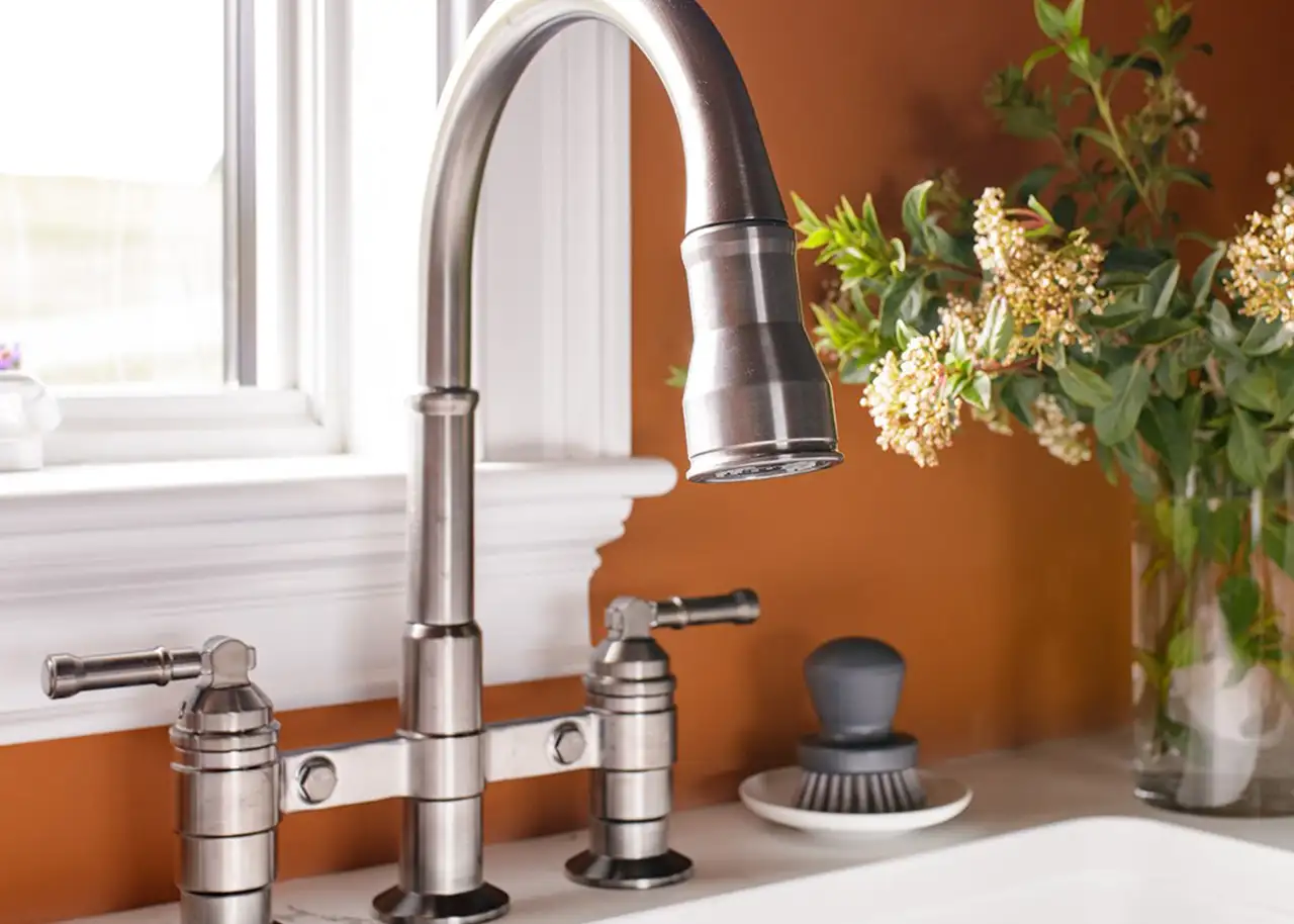 DELTA Two Handle Pull-Down Bridge Kitchen Faucet in Black Stainless - Springfield, IL
