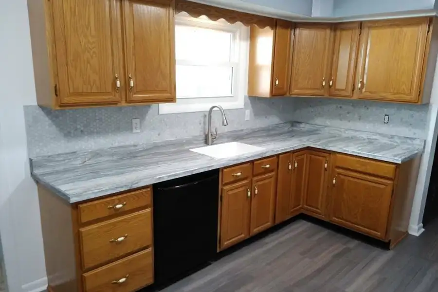 Formica® fantasy marble countertops in the kitchen of a Springfield, IL homeowner.