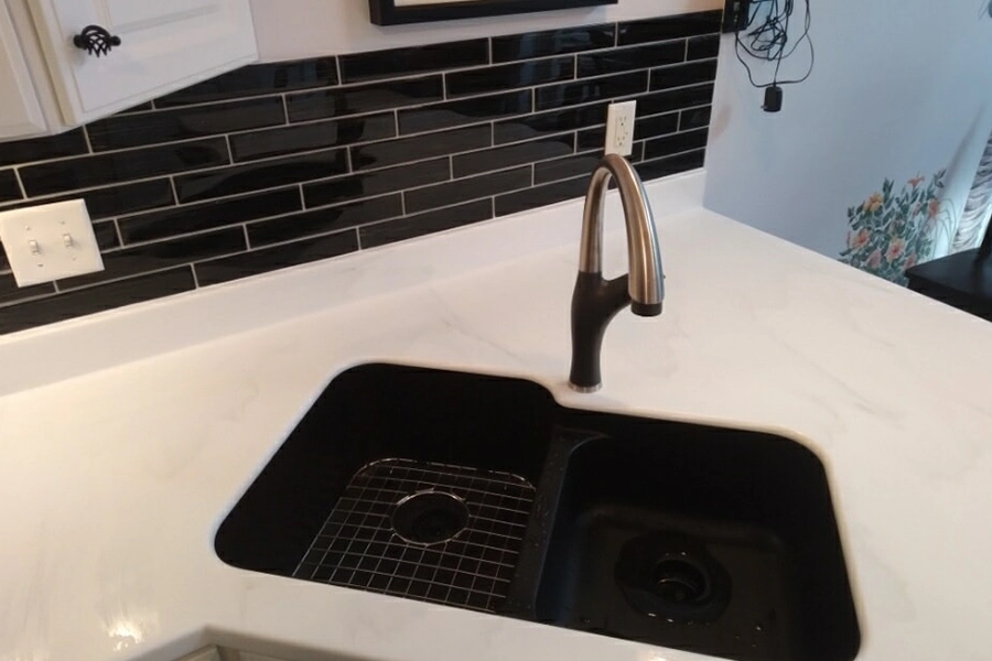 Close-up picture of a white solid surface countertop in the home of a Springfield, IL resident.