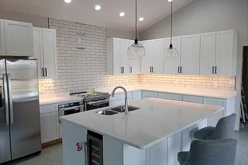 RAY'S COUNTERTOP SHOP INC. - Newly installed quartz countertops in a Springfield IL, Kitchen.