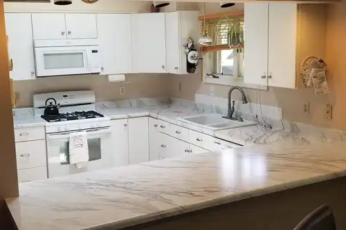 RAY'S COUNTERTOP SHOP INC. - Laminate Countertop with a marble design in the kitchen of a Springfield IL, resident.