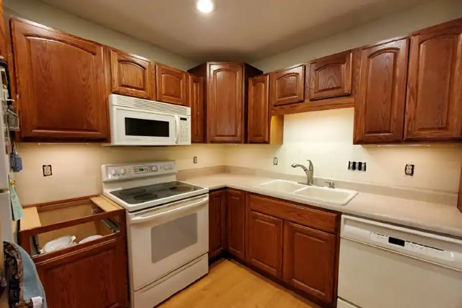 A “Before” image of a completed countertop & backsplash project by Ray’s Countertop Shop Inc. in Central Illinois.